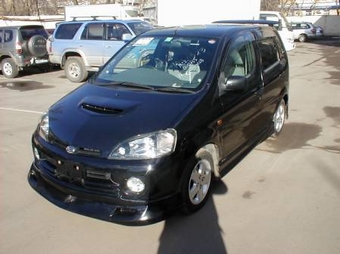 2000 Daihatsu YRV
