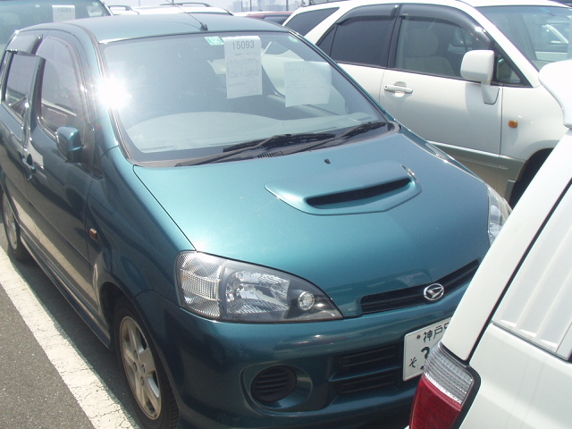 2000 Daihatsu YRV