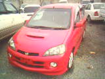 2000 Daihatsu YRV