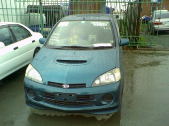 2000 Daihatsu YRV