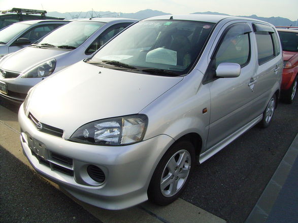 2000 Daihatsu YRV