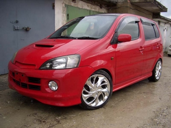 2000 Daihatsu YRV