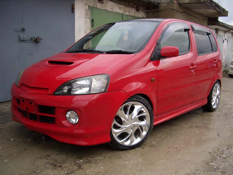 2000 Daihatsu YRV