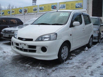 2000 Daihatsu YRV