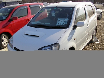 2000 Daihatsu YRV
