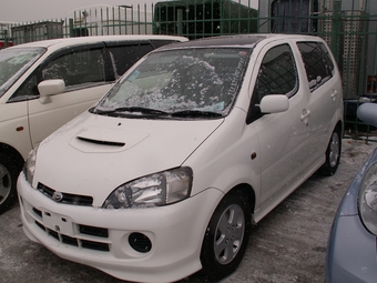 2000 Daihatsu YRV