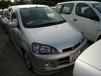 2000 Daihatsu YRV