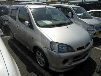 2000 Daihatsu YRV