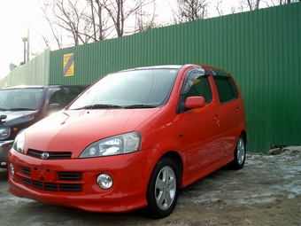 2000 Daihatsu YRV