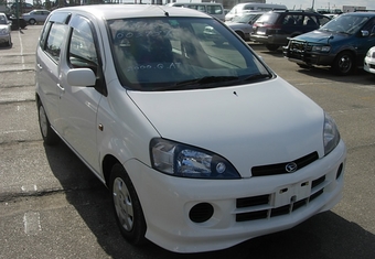 2000 Daihatsu YRV