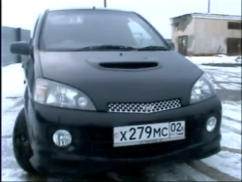 Daihatsu YRV