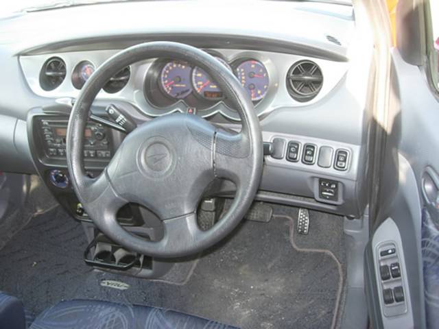 2000 Daihatsu YRV
