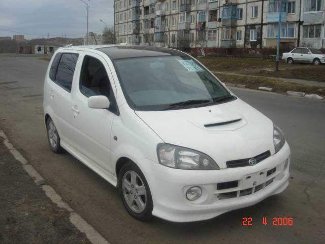 2000 Daihatsu YRV