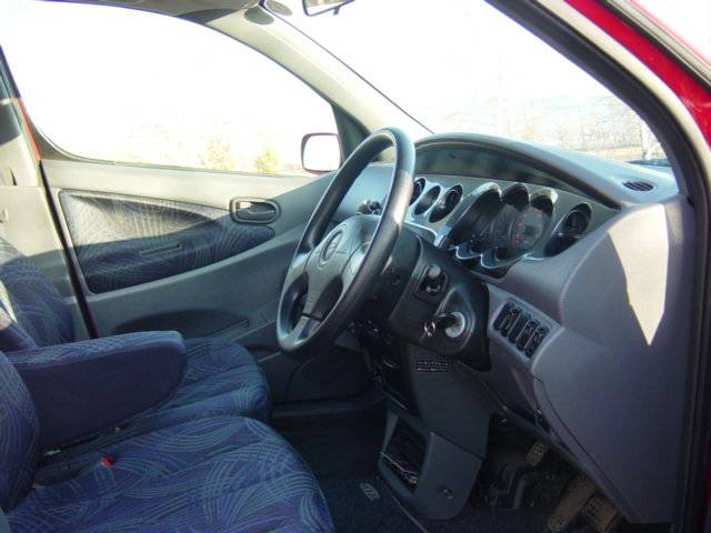 2000 Daihatsu YRV