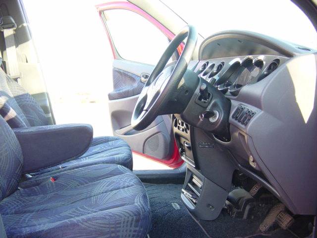 2000 Daihatsu YRV