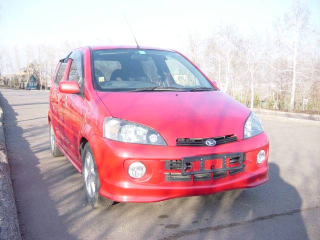 2000 Daihatsu YRV