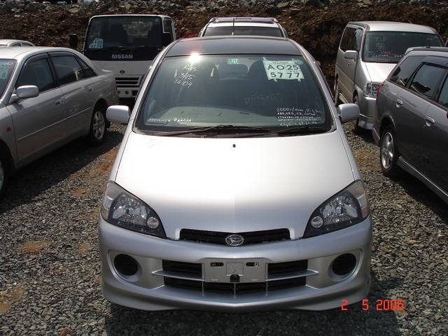 2000 Daihatsu YRV