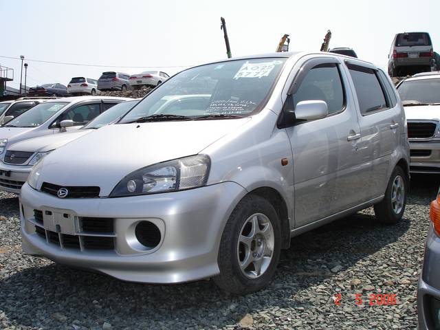 2000 Daihatsu YRV