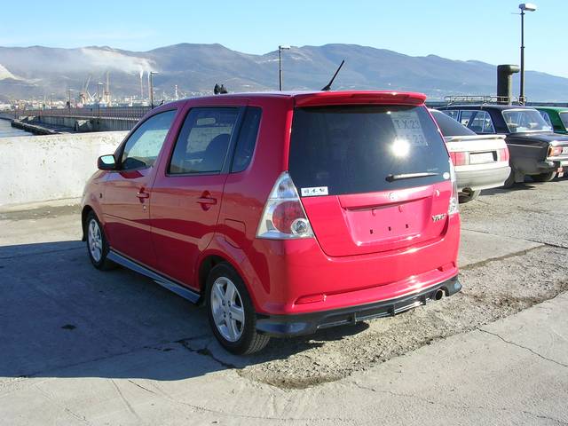 2000 Daihatsu YRV