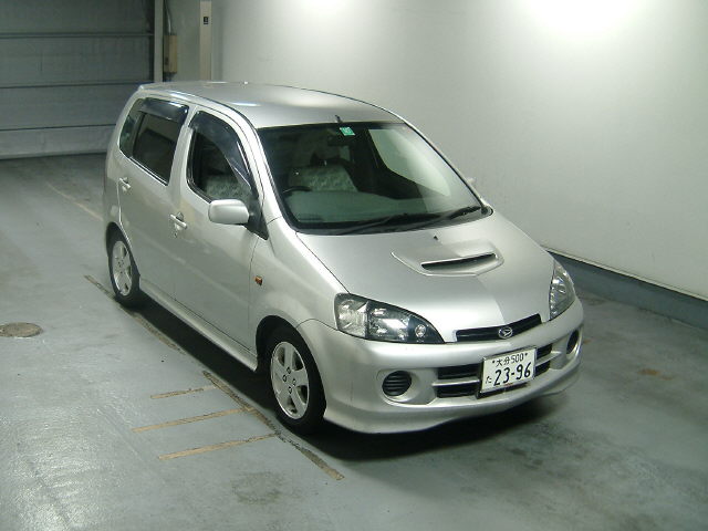 2000 Daihatsu YRV