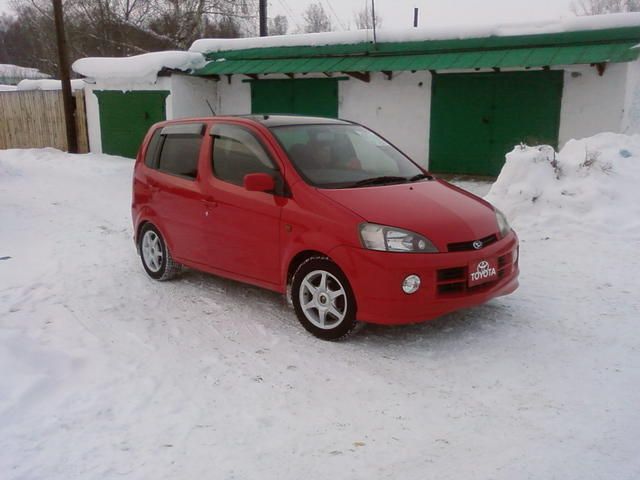 2000 Daihatsu YRV