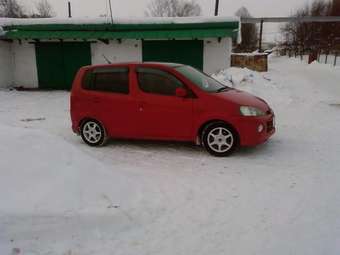 Daihatsu YRV