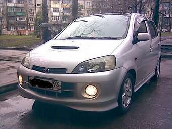 2000 Daihatsu YRV