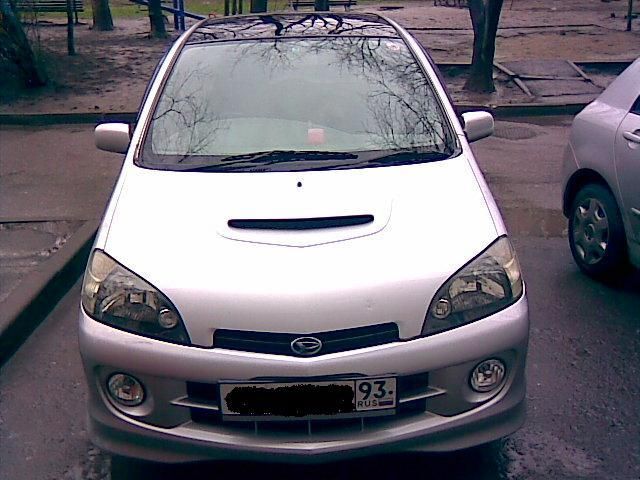 2000 Daihatsu YRV