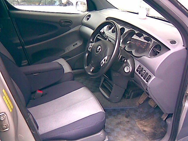 2000 Daihatsu YRV