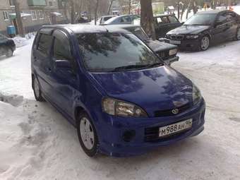 2000 Daihatsu YRV