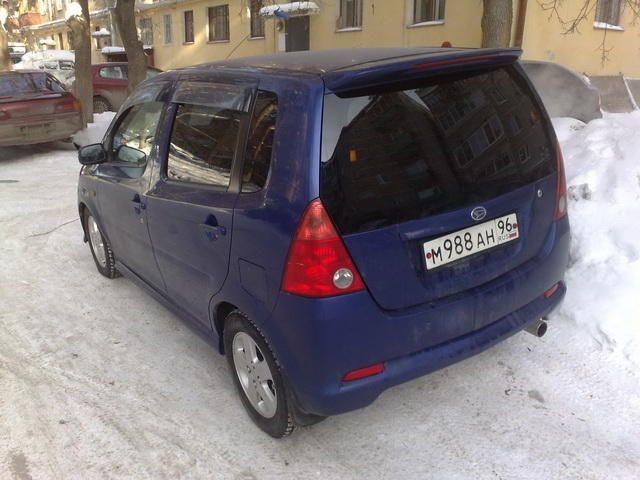 2000 Daihatsu YRV