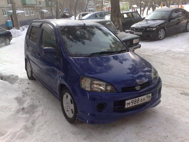 2000 Daihatsu YRV