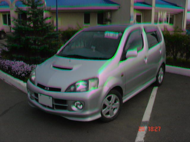 2000 Daihatsu YRV