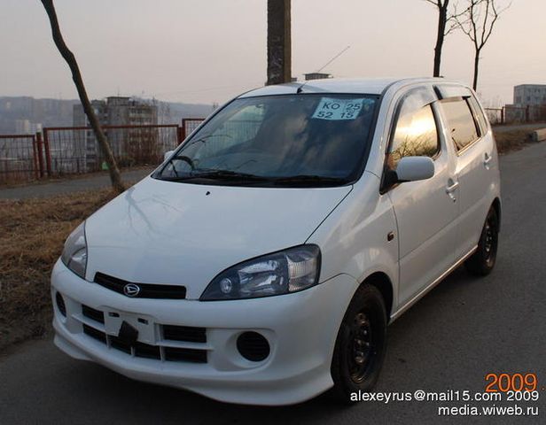 2000 Daihatsu YRV