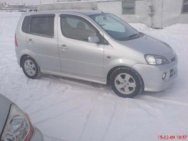 2000 Daihatsu YRV