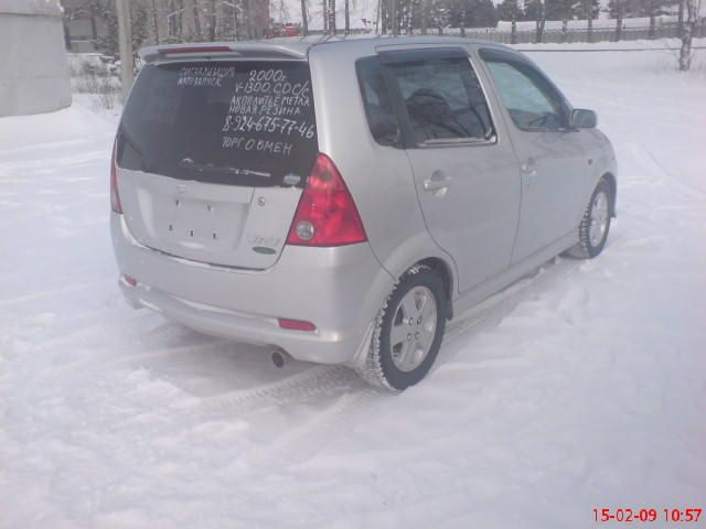 2000 Daihatsu YRV