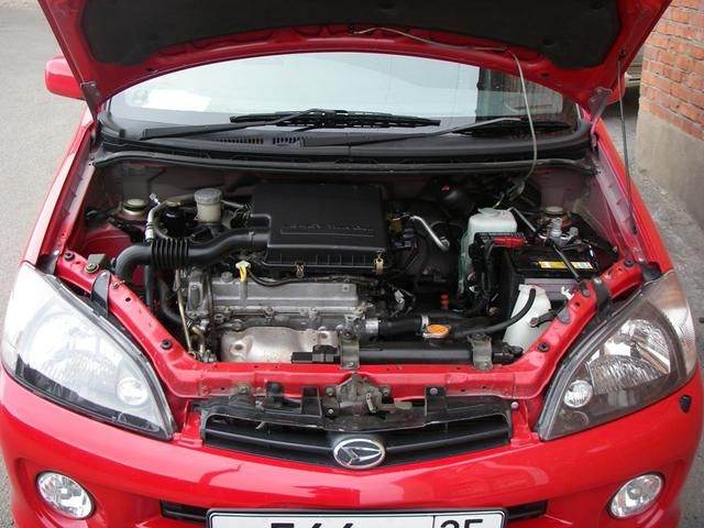 2000 Daihatsu YRV