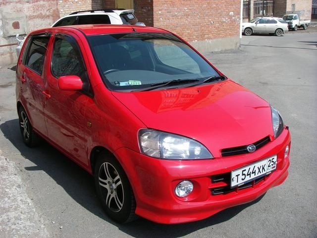 2000 Daihatsu YRV