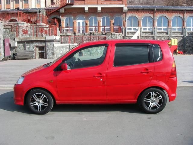 2000 Daihatsu YRV