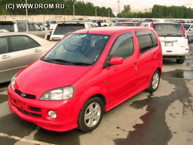 2000 Daihatsu YRV