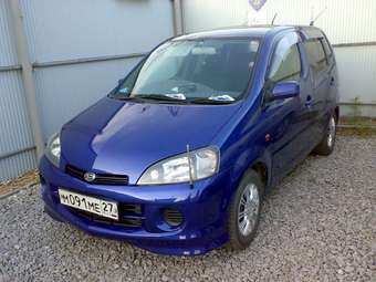 2000 Daihatsu YRV