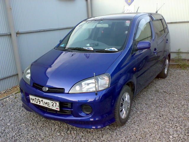 2000 Daihatsu YRV