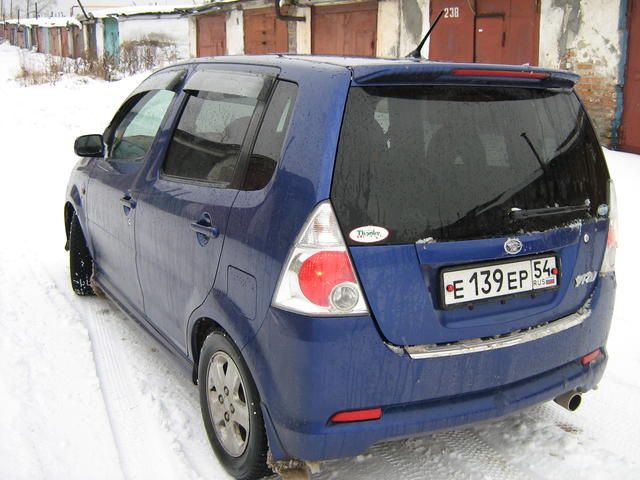 2000 Daihatsu YRV