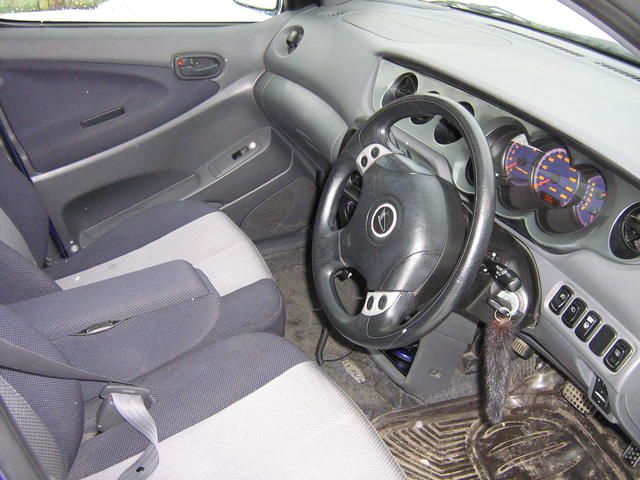2000 Daihatsu YRV