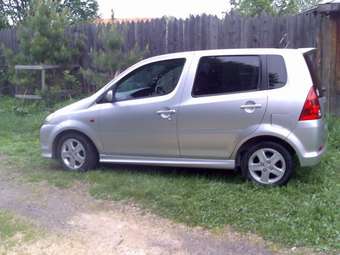 2000 Daihatsu YRV