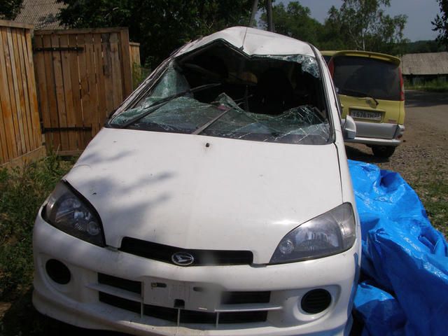 2000 Daihatsu YRV