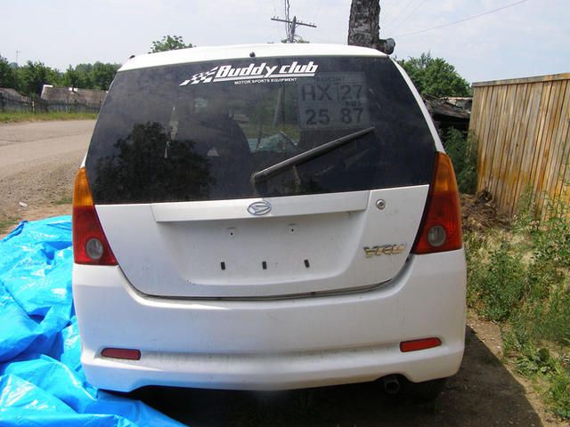2000 Daihatsu YRV