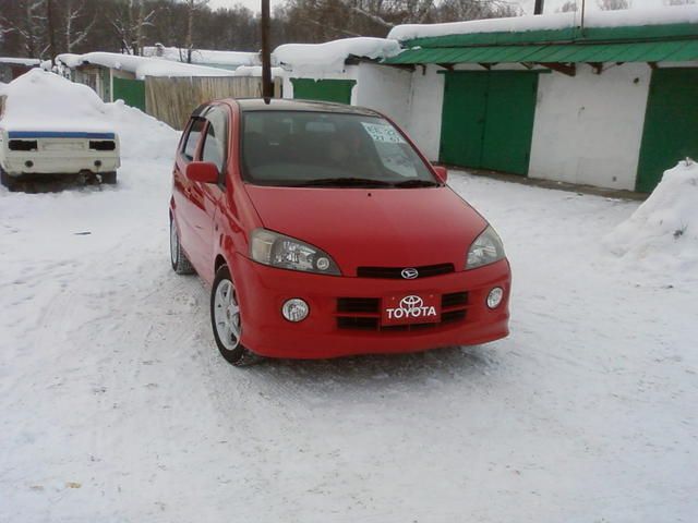 2000 Daihatsu YRV