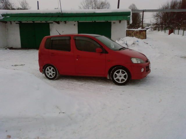 2000 Daihatsu YRV