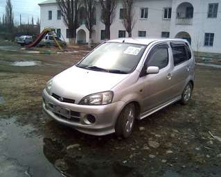 2000 Daihatsu YRV